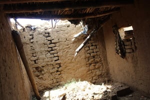 A room damaged due to the intensity of the rain. © A. M. Anassou Garba / HI