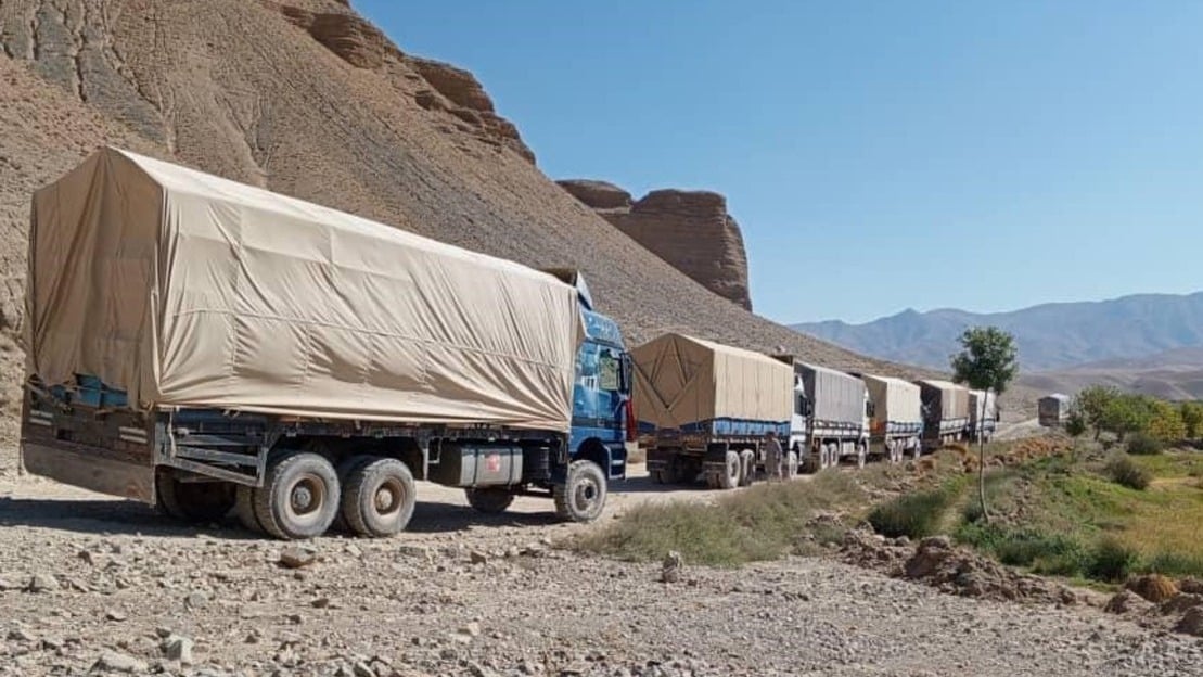 Opération de transport Atlas Logistique. Des convois transportant du ciment et des produits alimentaires dans la province de Ghor, Afghanistan, novembre 2024 